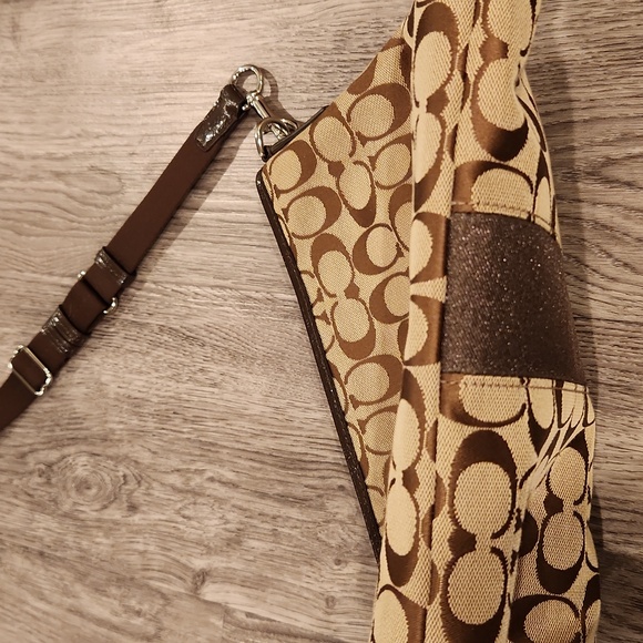 Authentic Coach Crossbody Handbag - Picture 6 of 12